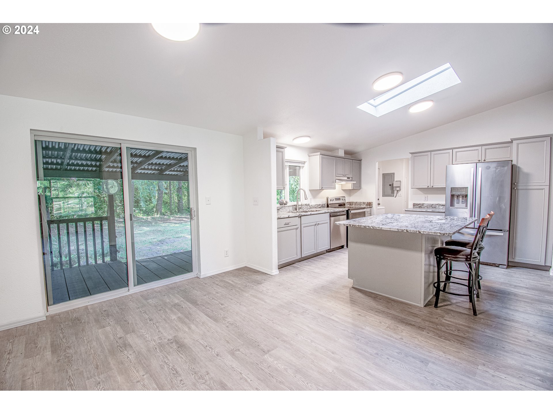 23360 Hall Road Cheshire, OR 97419 - Photo 4 of 44 Gallery Image 4