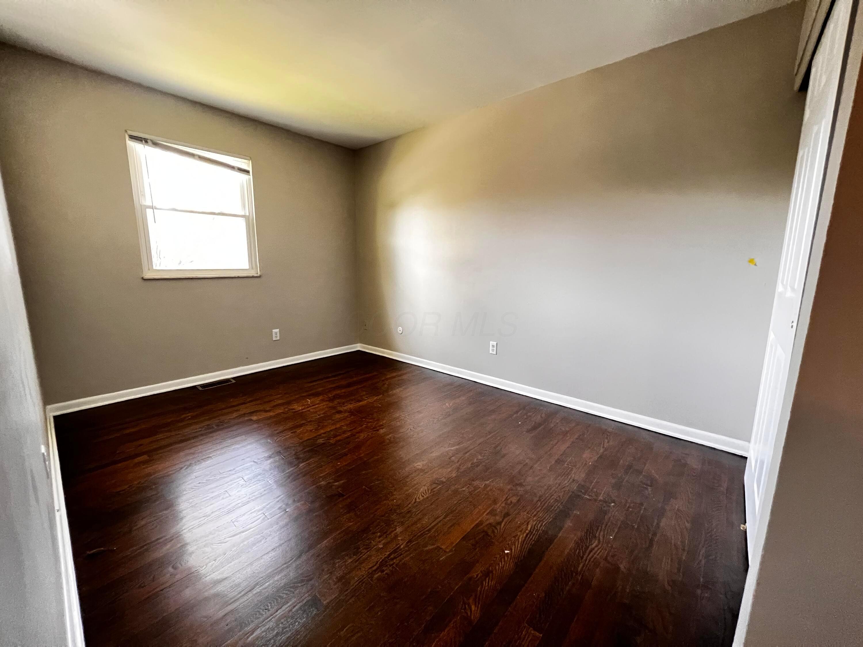 5100 Chingford Road Columbus, OH 43232 - Photo 4 of 16 Bedroom 1