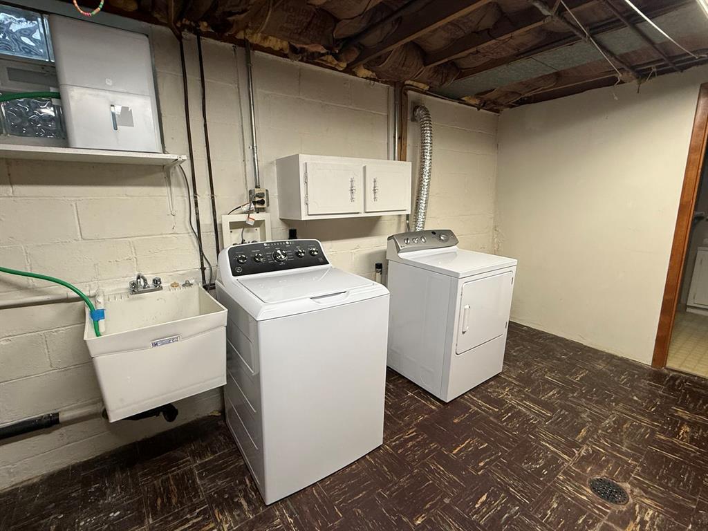 27 Corbett Avenue Irwin, PA 15642 - Photo 23 of 39 a utility room with dryer and washer