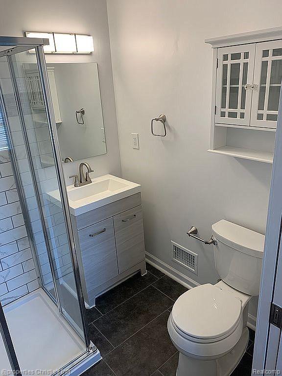 1849 Cambridge Road Berkley, MI 48072 - Photo 15 of 23