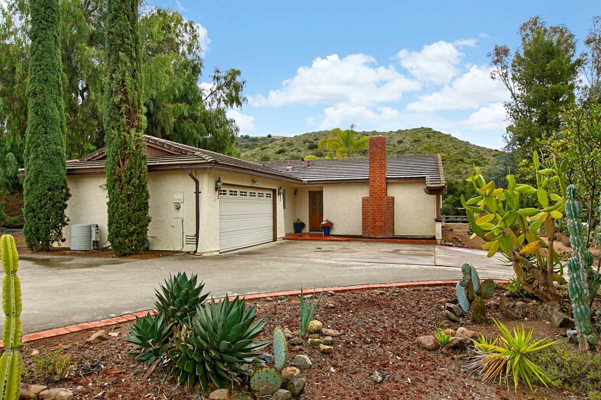 14453 Range Park Road Poway, CA 92064 - Photo 3 of 25