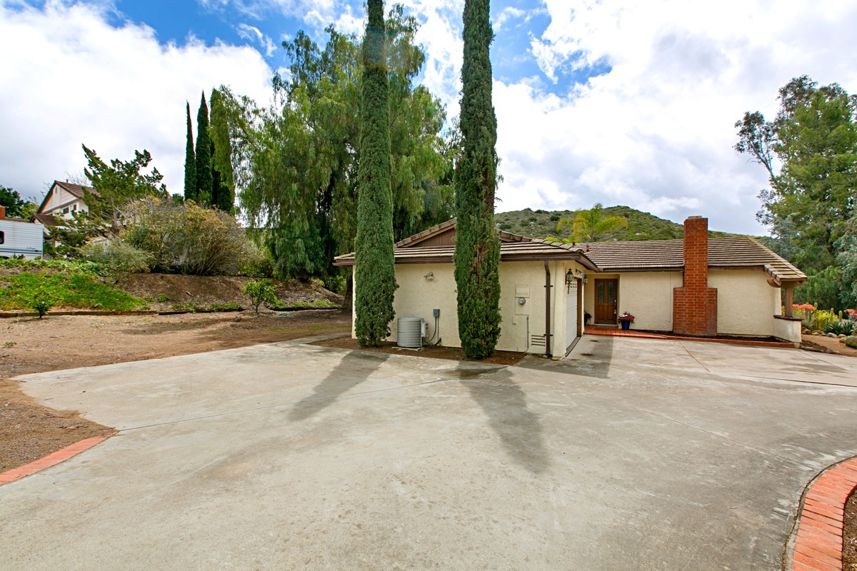 14453 Range Park Road Poway, CA 92064 - Photo 4 of 25