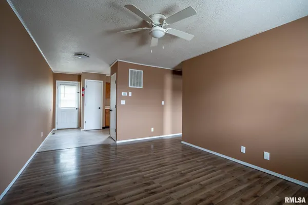 $185,000 | 310 West 9th Street, Johnston City, IL 62951