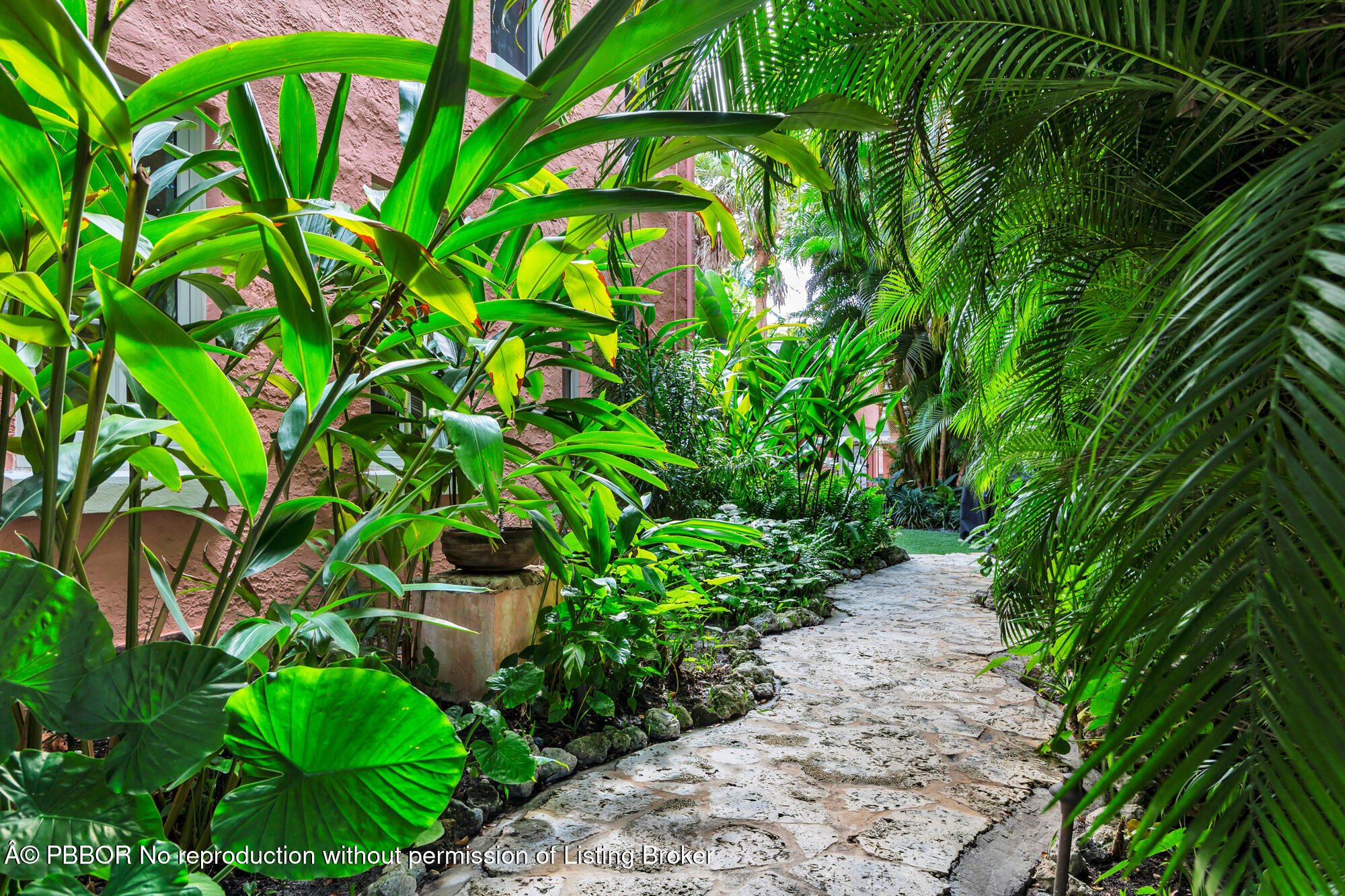 746 Upland Road West Palm Beach, FL 33401 - Photo 17 of 26 a backyard of a house with lots of green space