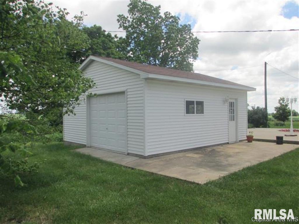 1464 Merritt Road Jacksonville, IL 62650 - Photo 4 of 21 Gallery Image 4