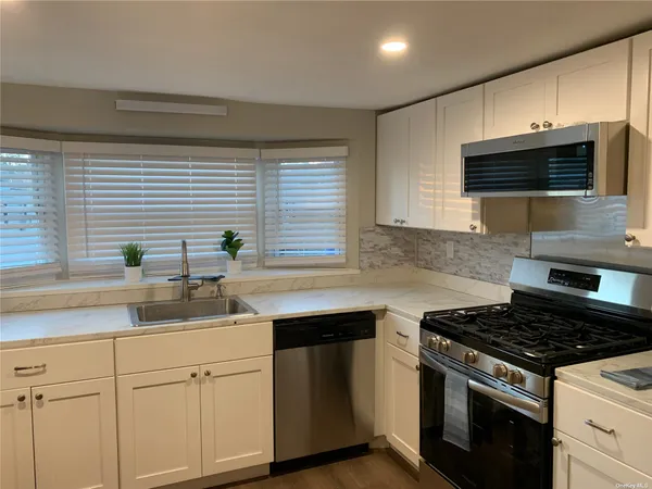 $189,000 | 9 Betsy Ross Drive, Bohemia, NY 11716