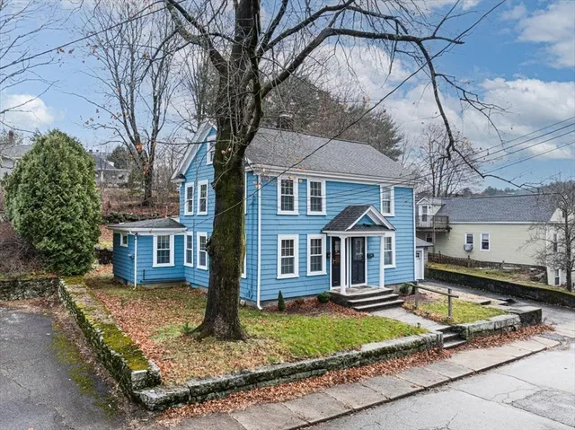$525,000 | 33 Seagrave Street, Uxbridge, MA 01569