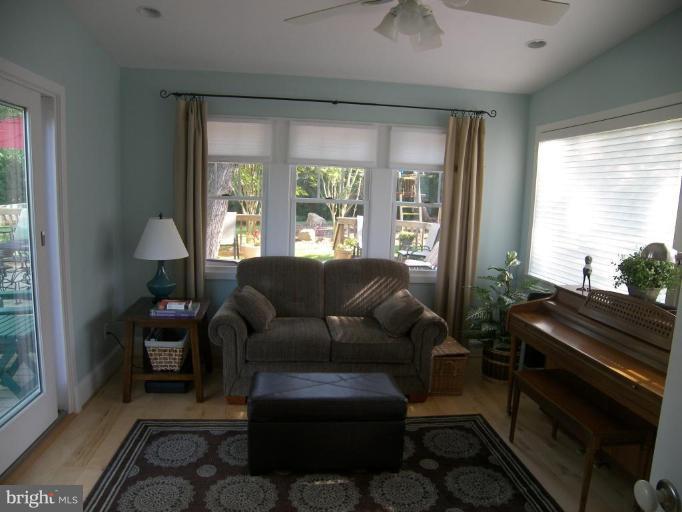 11621 Glen Road Potomac, MD 20854 - Photo 9 of 21 Den