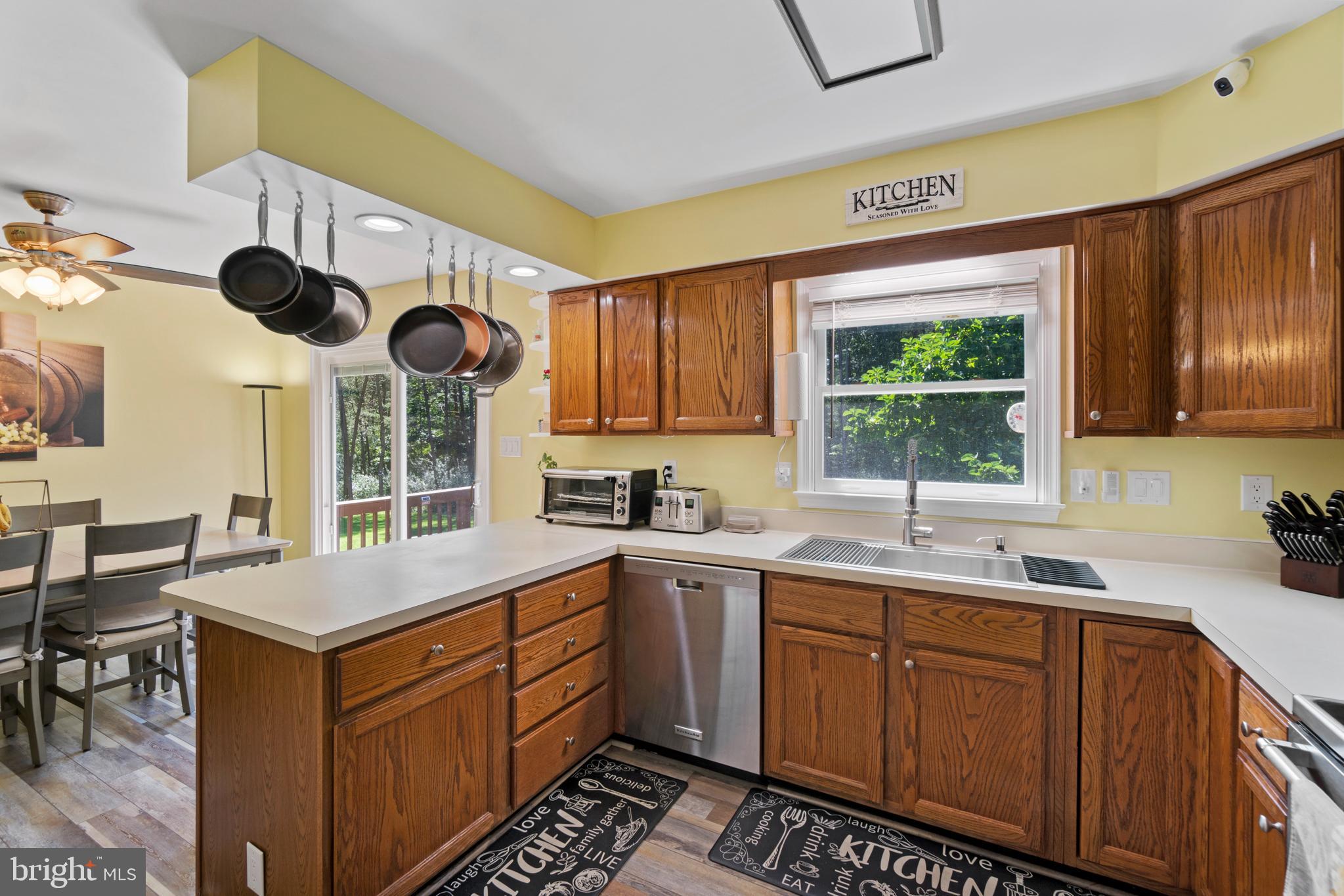 598 Cropp Road Fredericksburg, VA 22406 - Photo 11 of 56 kitchen