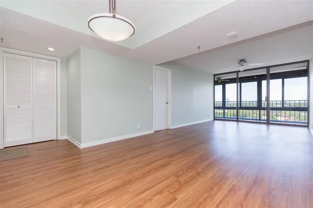 $369,000 | 3211 West Swann Avenue, Unit 1001, Tampa, FL 33609