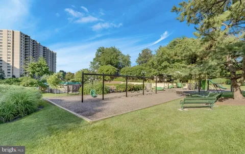 $369,999 | 307 Yoakum Parkway, Unit 706, Alexandria, VA 22304