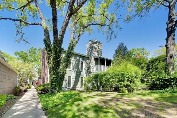 $334,900 | 1520 Stonebridge Trail, Unit 21, Wheaton, IL 60189