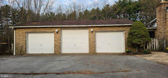 4040 Salem Bottom Road Westminster, MD 21157 - Photo 5 of 12 3 car garage