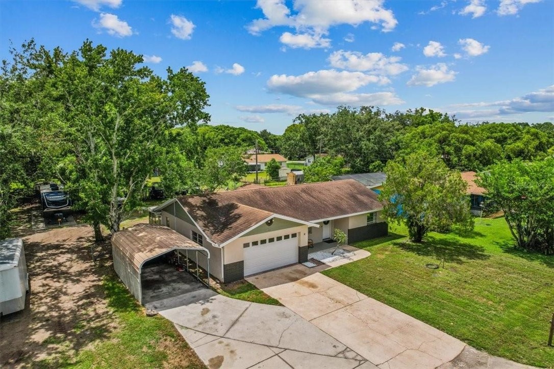 424 Wisconsin Avenue St. Cloud, FL 34769 - Photo 30 of 36 a view of a patio with table and chairs with wooden fence