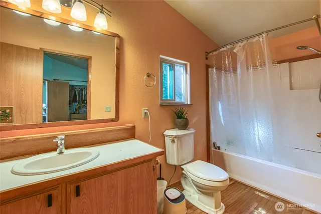 a view of yard with green space