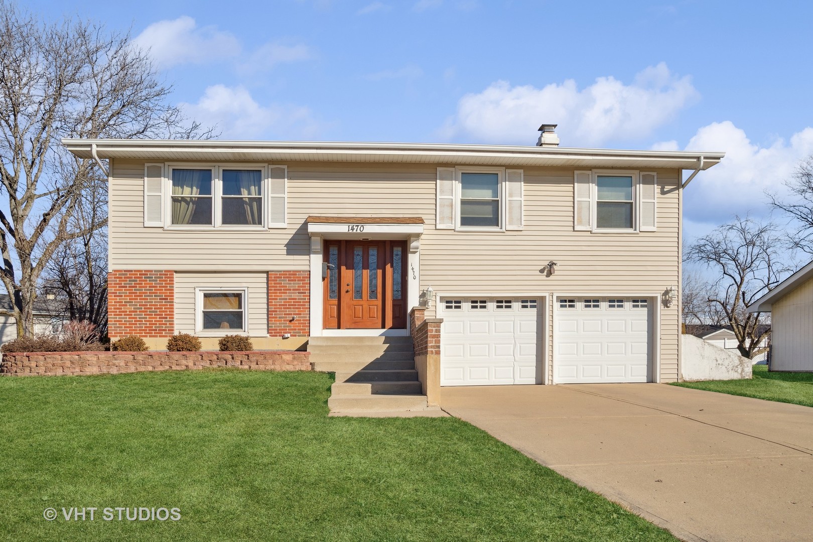 a view of a house with a backyard
