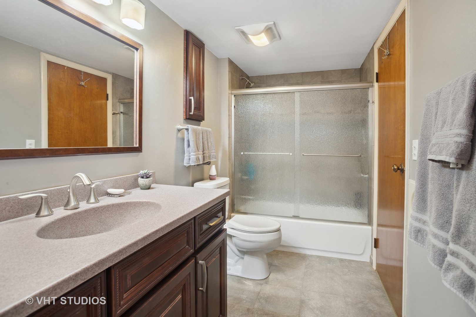 1470 Nottingham Lane Hoffman Estates, IL 60169 - Photo 13 of 16 a bathroom with a sink and a mirror