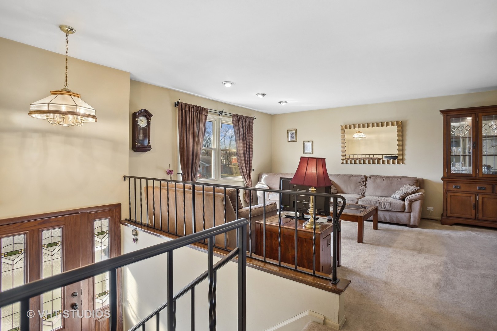 1470 Nottingham Lane Hoffman Estates, IL 60169 - Photo 2 of 16 a living room with furniture and a window