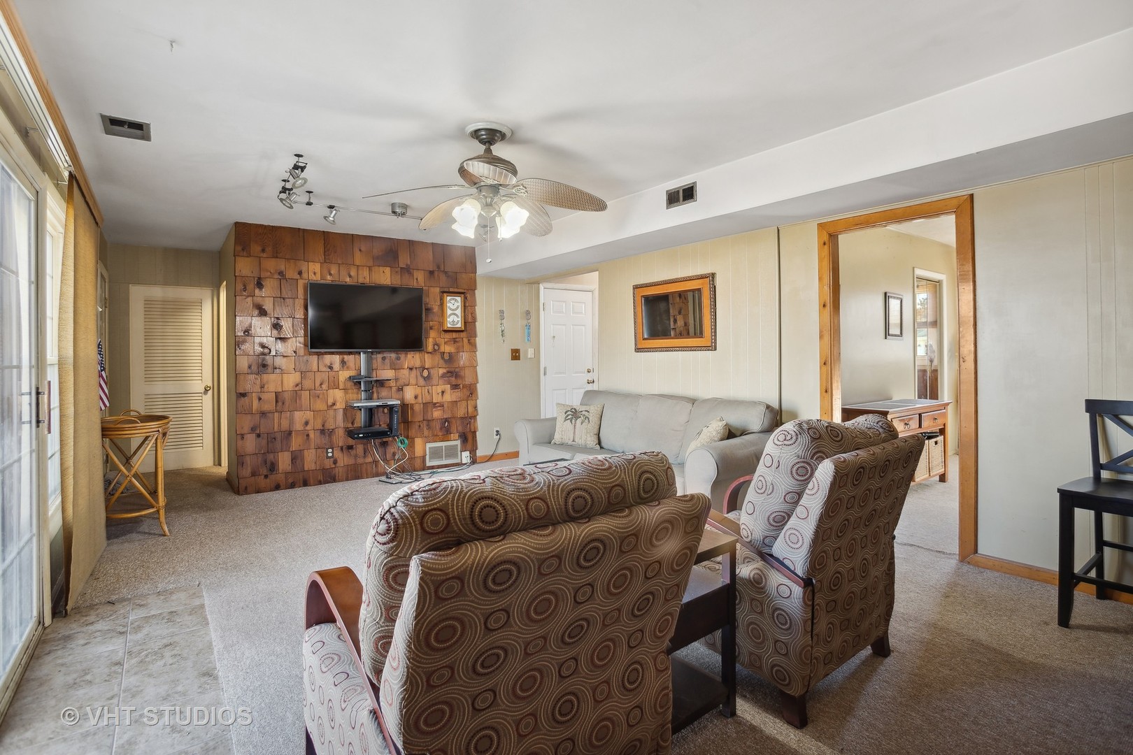 1470 Nottingham Lane Hoffman Estates, IL 60169 - Photo 8 of 16 a living room with furniture and a flat screen tv
