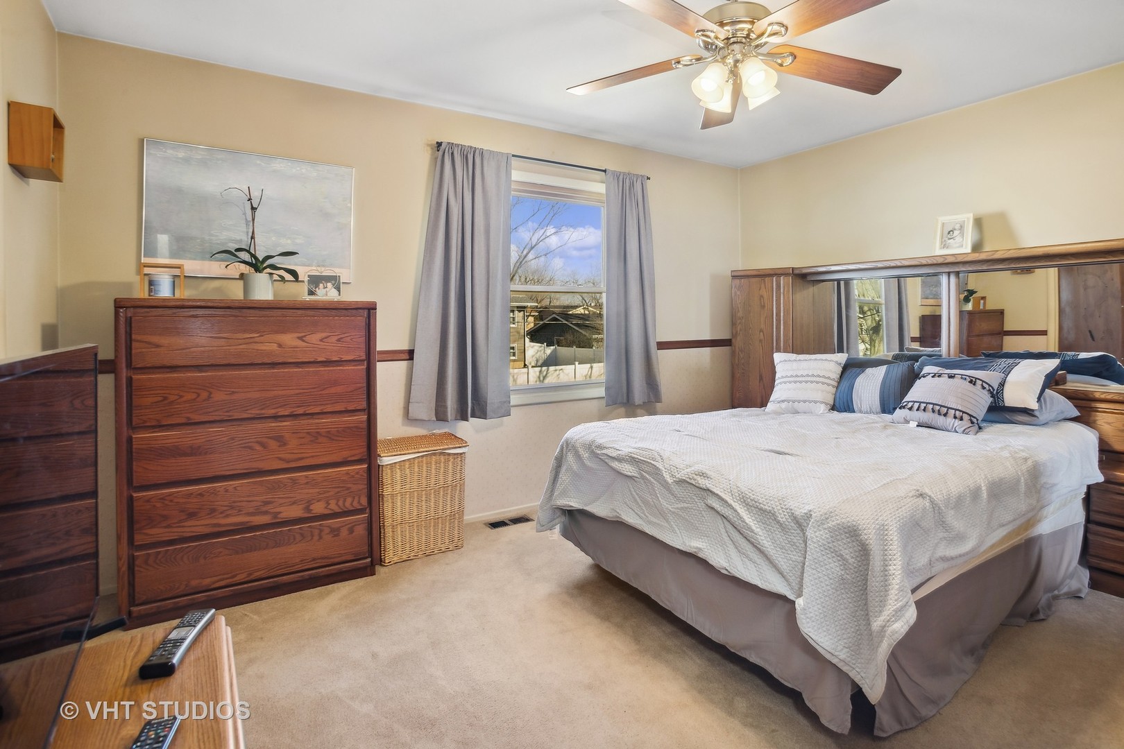 1470 Nottingham Lane Hoffman Estates, IL 60169 - Photo 9 of 16 a bedroom with a bed and a chandelier