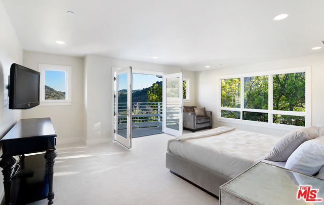 2547 Hutton Drive Beverly Hills, CA 90210 - Photo 13 of 28