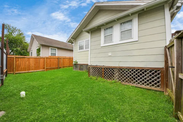 $1,475 | 201 West Pitts Avenue, Pasadena, TX 77506