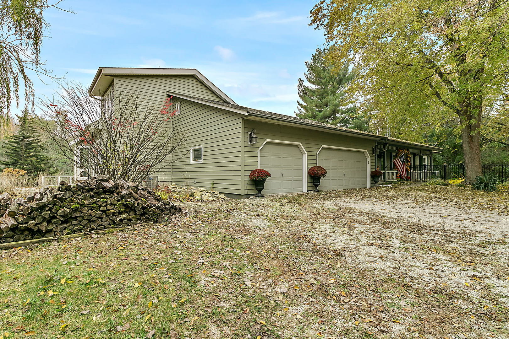 3320 North Jugtown Road Morris, IL 60450 - Photo 31 of 48 a view of a house with backyard
