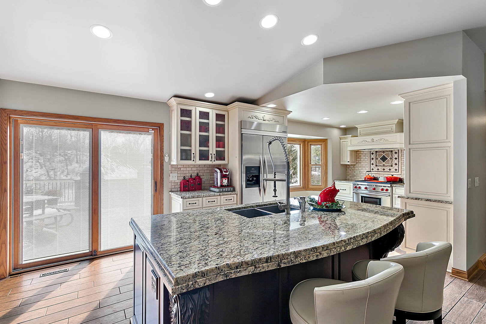 3320 North Jugtown Road Morris, IL 60450 - Photo 6 of 48 a kitchen with center island table and chairs