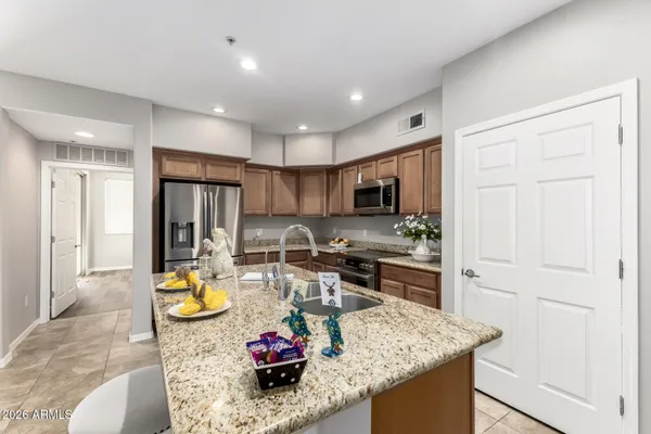 $395,000 | 29120 North 22nd Avenue, Unit 104, Phoenix, AZ 85085