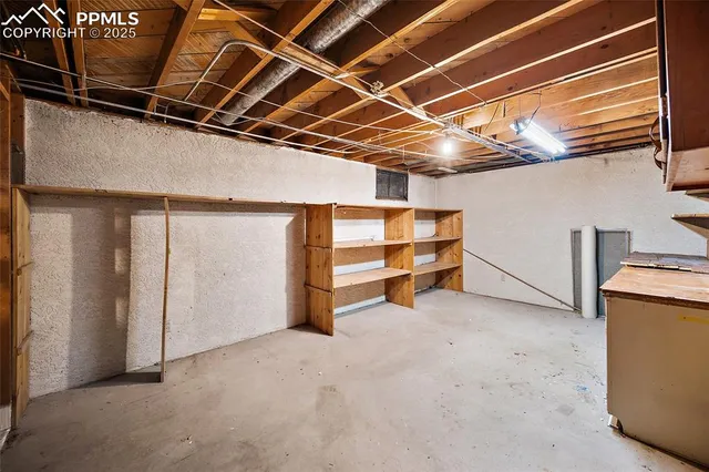 a view of room with wooden ceiling