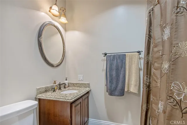 a view of entryway and balcony