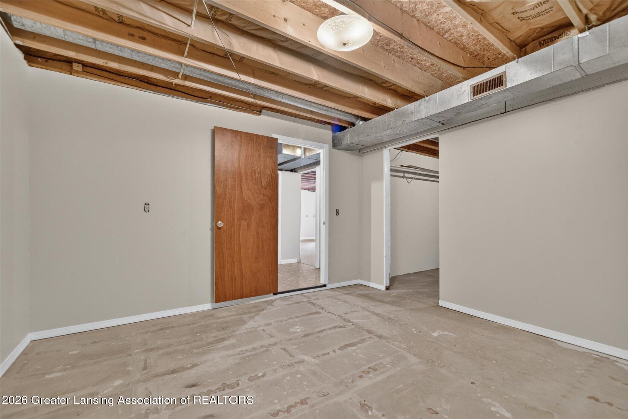 1817 Hamilton Road Okemos, MI 48864 - Photo 28 of 34 30-1817-Hamilton-Rd-Windowstill-Photogra