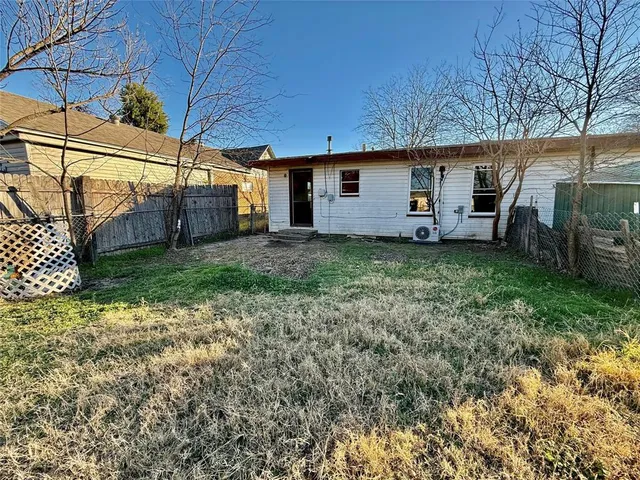 $1,000 | 815 Southeast 18th Street, Unit C, Mineral Wells, TX 76067