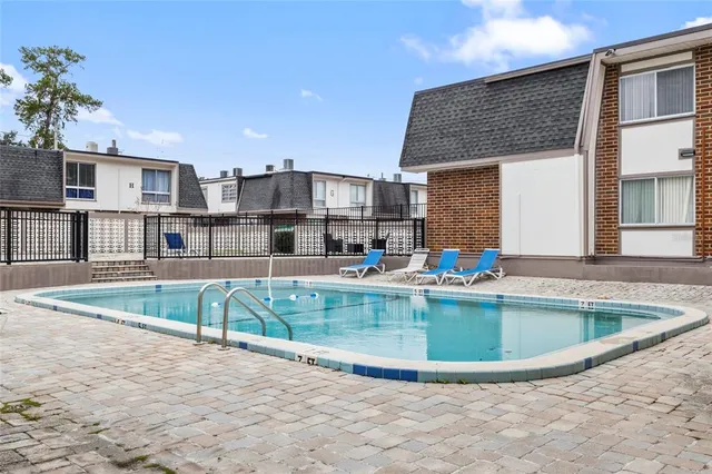 $1,295 | 1700 Southwest 16th Court, Unit B28, Gainesville, FL 32608