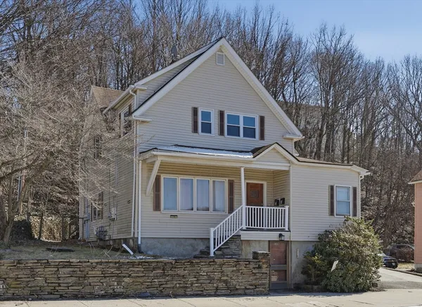 $1,965 | 586 Franklin Street, Unit 1, Worcester, MA 01604