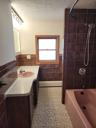 $1,965 | 586 Franklin Street, Unit 1, Worcester, MA 01604