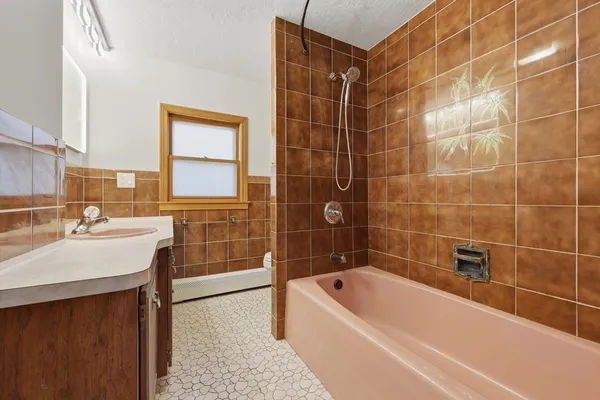 $1,965 | 586 Franklin Street, Unit 1, Worcester, MA 01604