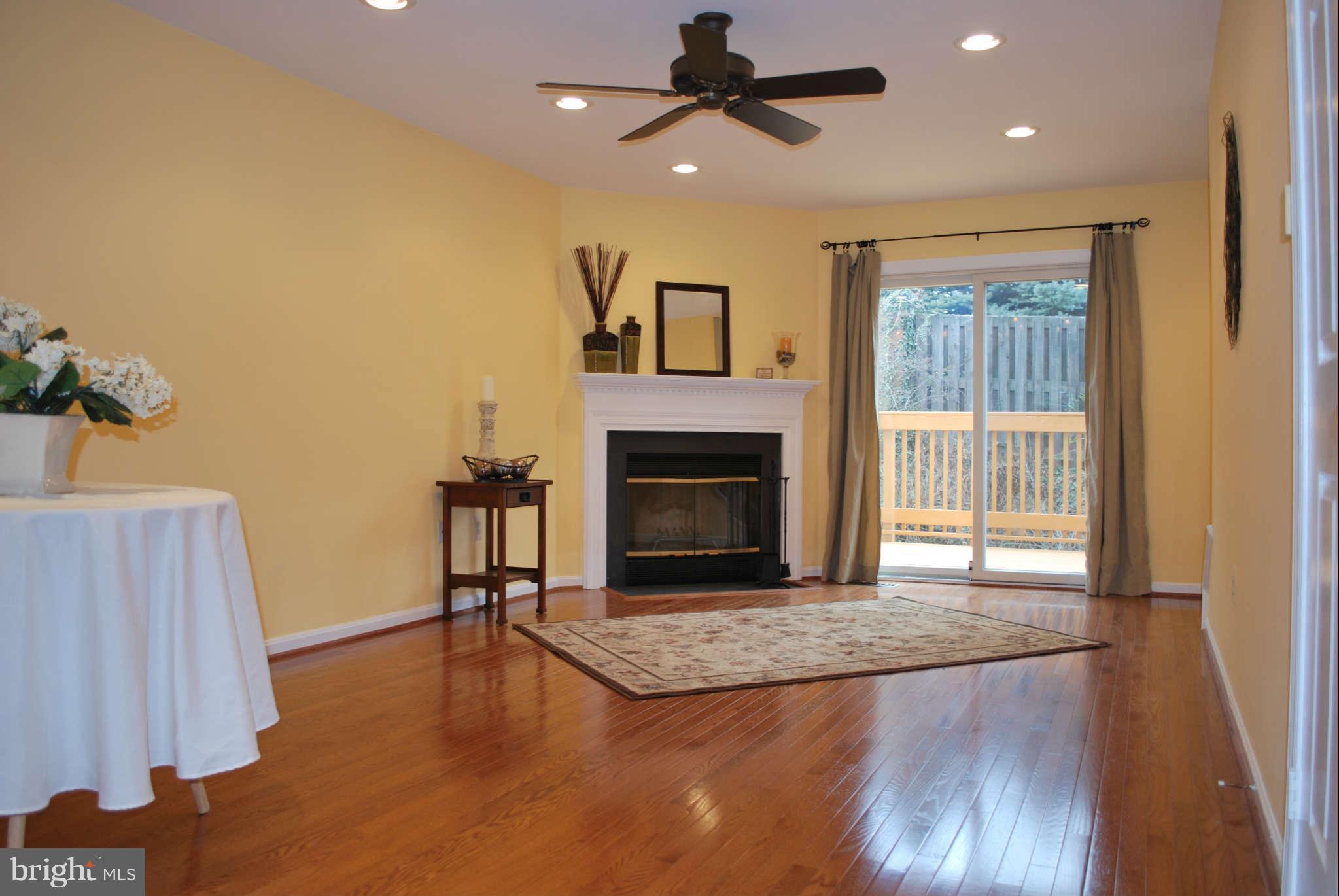 3811 9th Road South Arlington, VA 22204 - Photo 10 of 20 Living Room