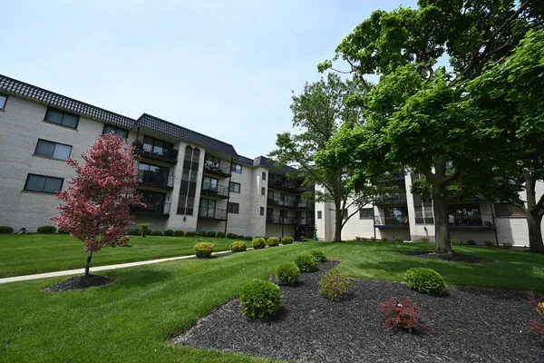 $215,000 | 6950 West Forest Preserve Drive, Unit 207, Norridge, IL 60706