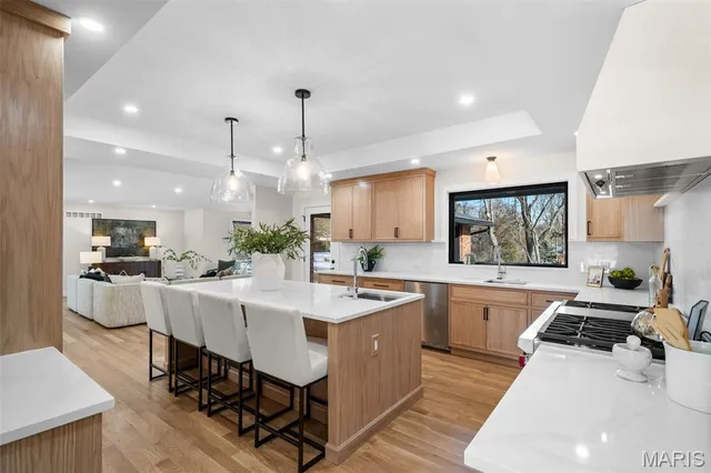 $2,775,000 | 1534 Woodgate Drive, Frontenac, MO 63131