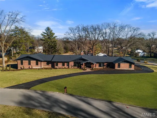 $2,775,000 | 1534 Woodgate Drive, Frontenac, MO 63131