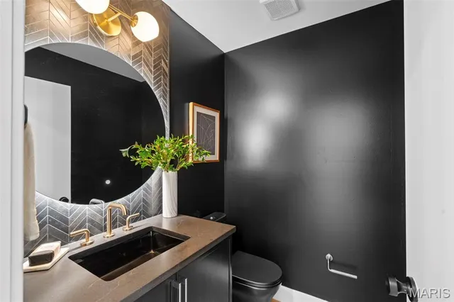 $2,775,000 | 1534 Woodgate Drive, Frontenac, MO 63131