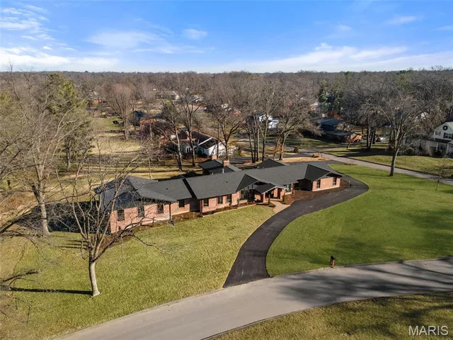 $2,775,000 | 1534 Woodgate Drive, Frontenac, MO 63131