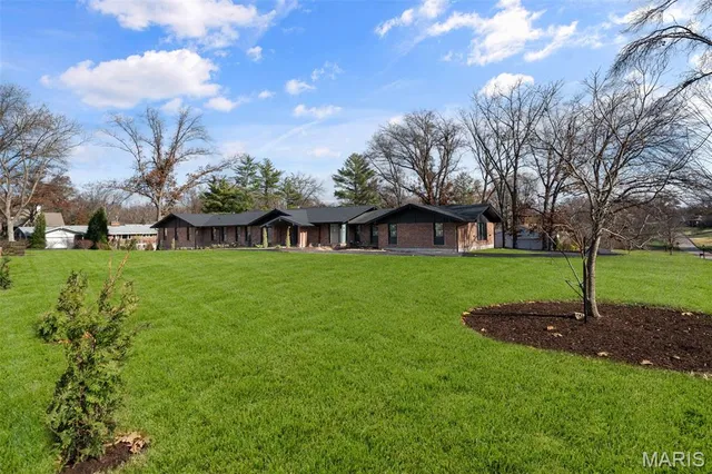 $2,775,000 | 1534 Woodgate Drive, Frontenac, MO 63131