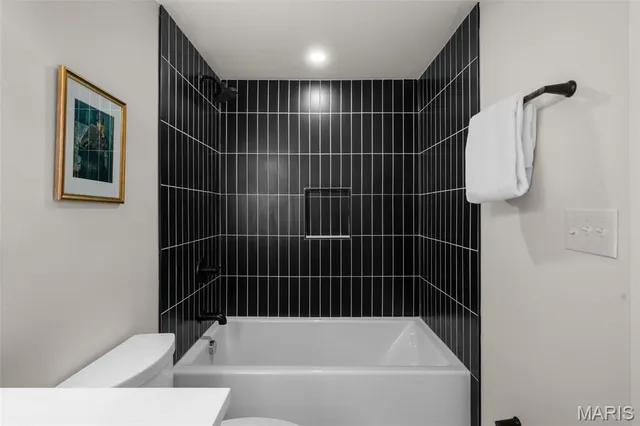 $2,775,000 | 1534 Woodgate Drive, Frontenac, MO 63131