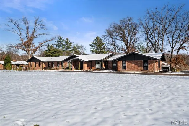 $2,775,000 | 1534 Woodgate Drive, Frontenac, MO 63131