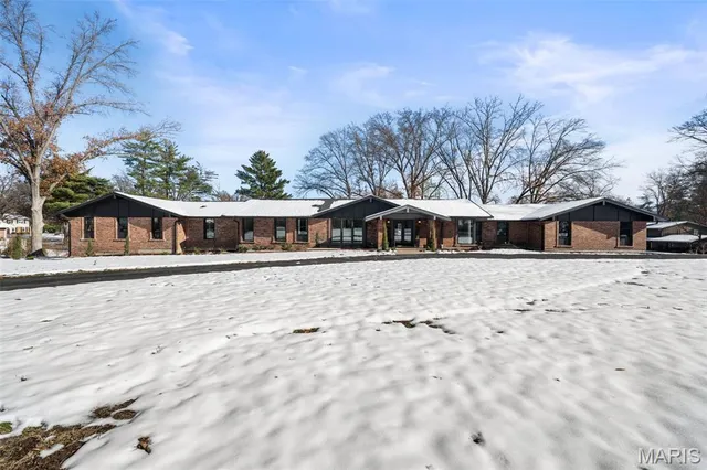 $2,775,000 | 1534 Woodgate Drive, Frontenac, MO 63131