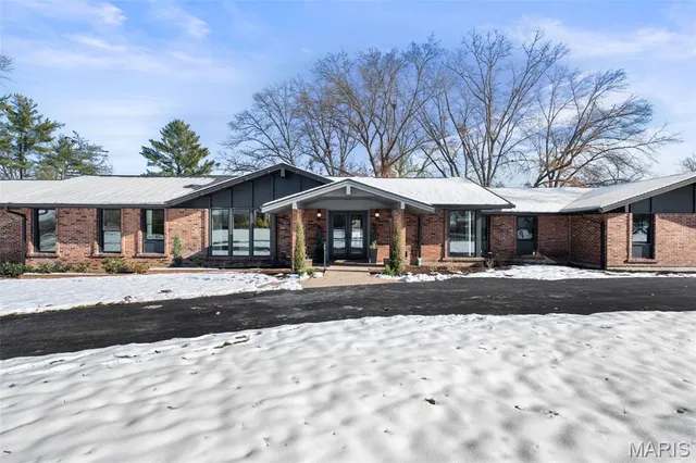 $2,775,000 | 1534 Woodgate Drive, Frontenac, MO 63131