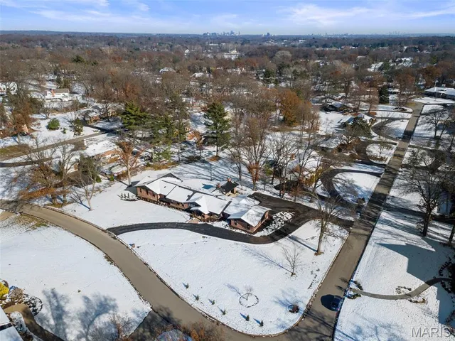 $2,775,000 | 1534 Woodgate Drive, Frontenac, MO 63131