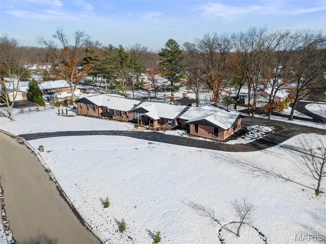 $2,775,000 | 1534 Woodgate Drive, Frontenac, MO 63131